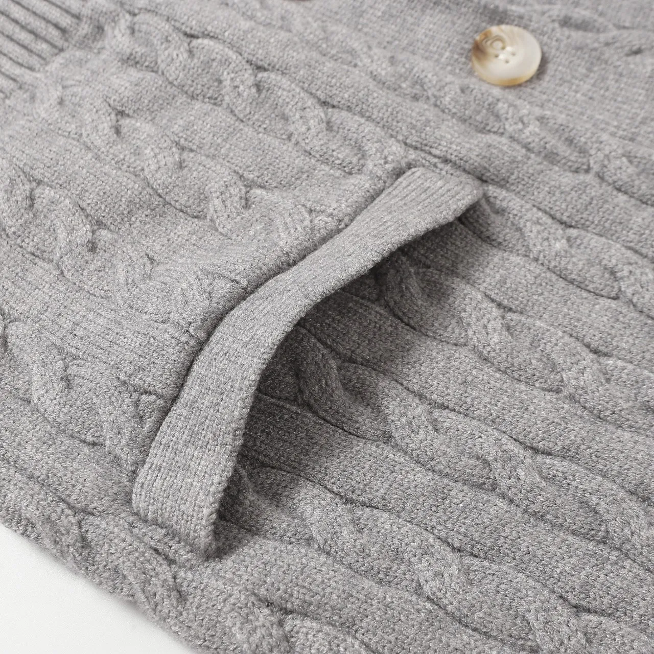 P240 2025 Ralph Lauren #ootddailywear #Autumn and winter sweater #Knitted sweater outfit #ralph lauren sweater #Can be worn by both men and women [Star R] Finally waited until the Ralph men's twist sweater full zipper chest shirt is finally here! [Fireworks R][Fireworks R][Fireworks R] The most popular sweater, full-button cardigan, [Celebration R] is a limited edition every year. There won’t be many styles in the store! Ralph Lauren Men's Button Twist Open Chest Sweater [Fire R] The shape is really nice. It can be worn alone or as a jacket. It can be worn inside or outside [Rose R]. You can also wear it with a shirt~100% pure cotton #Practical Wear,, style number, 8020. Color, original white, navy blue, khaki, gray, size S to XL to celebrate
